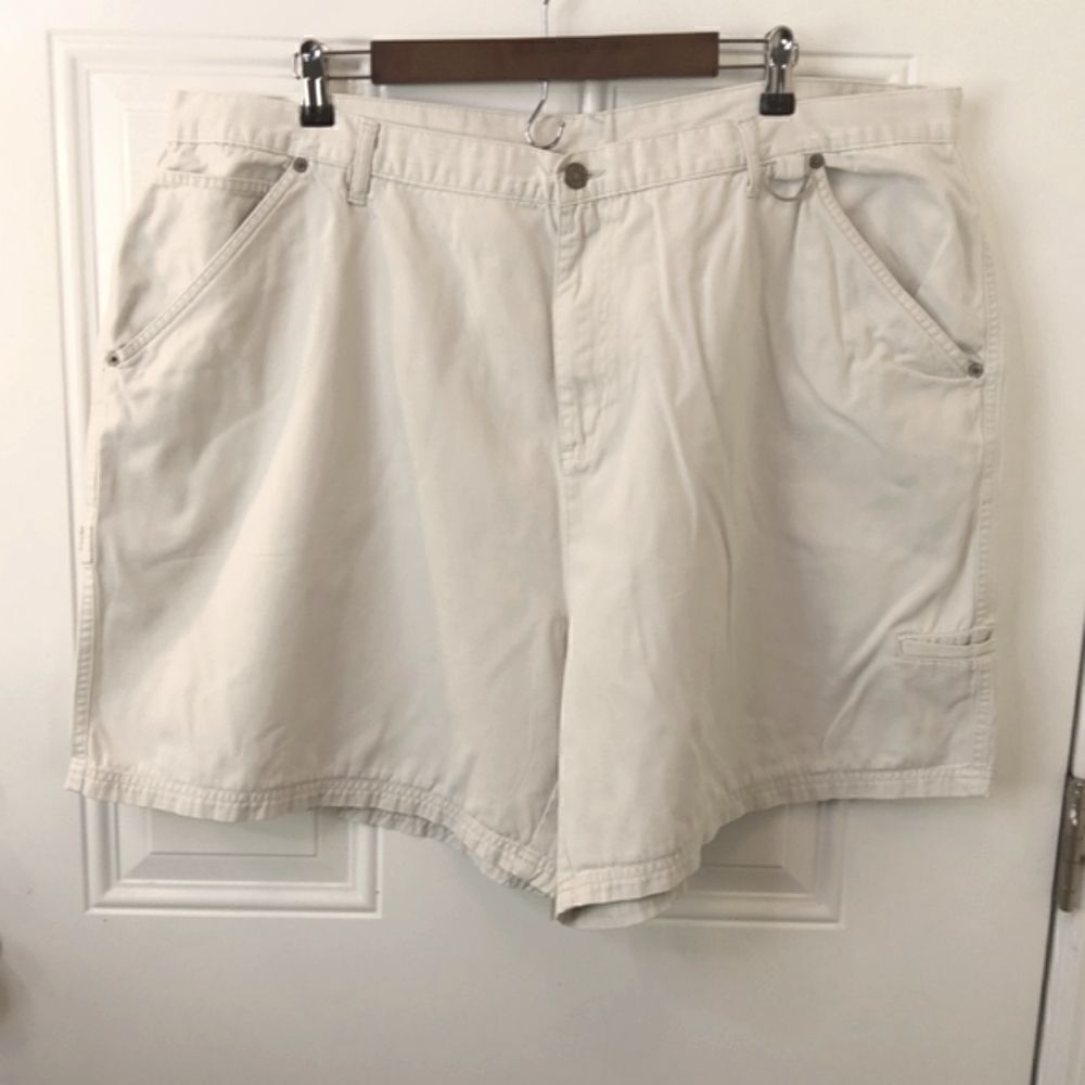 (3/$20) Bill Blass light khaki six pocket shorts